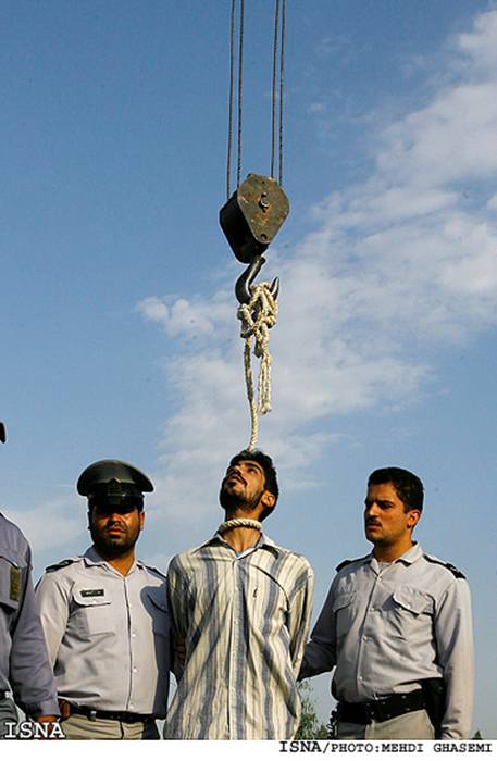 Public-hanging-Qarchak Young man hanged in public in Iran
