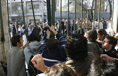 iran-student-protest-2007-3