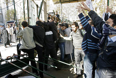 iran-student-protest-2007-4