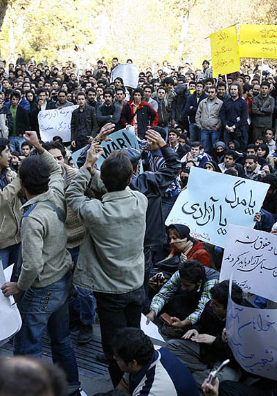 iran-student-protest-2007-6