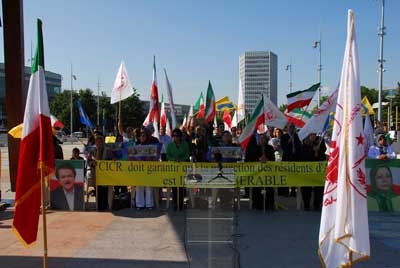 geneva_sit_in_pmoi_400 Sample Image