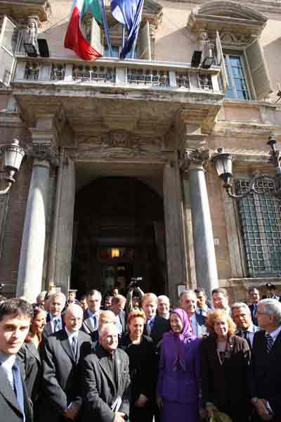 Italy's Senators welcoming Maryam Rajavi outside the Senate Building Italy's Senators welcoming Maryam Rajavi outside the Senate Building