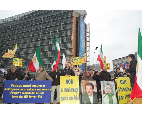 Iranians Start chain protests against FRANCE & EU Council Iranians Start chain protests against FRANCE & EU Council