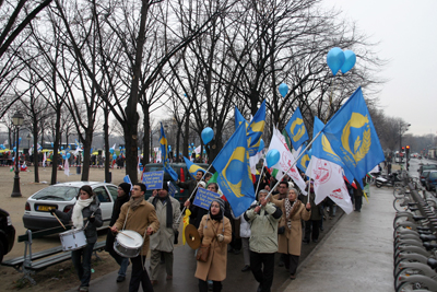 Hundreds of family members of PMOI and supporters of the Iranian Resistance demonstrate outside French FM Hundreds of family members of PMOI and supporters of the Iranian Resistance demonstrate outside French FM