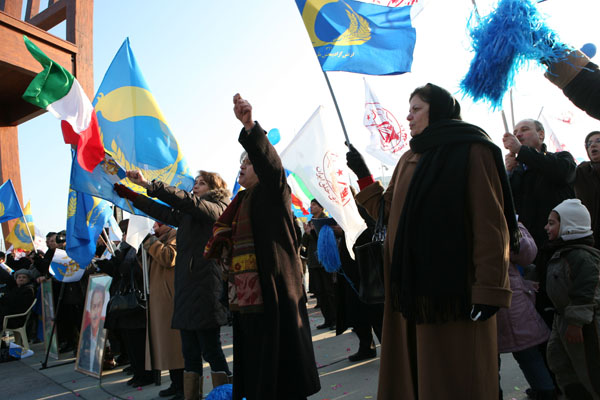 Families of PMOI in Ashraf City celebrate victory after a 126-day sit-in Families of PMOI in Ashraf City celebrate victory after a 126-day sit-in