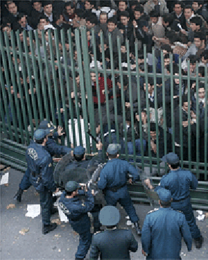 Iran: Students chanting ‘Death to Dictator’ demonstrated against Khamenei Iran: Students chanting ‘Death to Dictator’ demonstrated against Khamenei