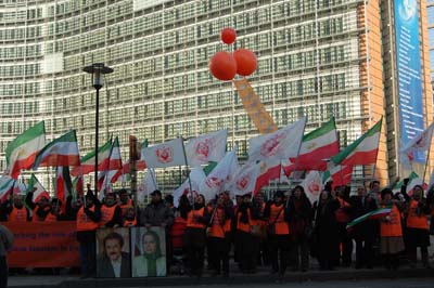 Iranians marked 20th day of sit-in supporting PMOI in Brussels Iranians marked 20th day of sit-in supporting PMOI in Brussels