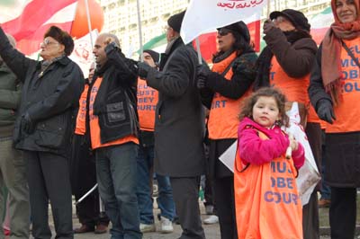 Iranians marked 20th day of sit-in supporting PMOI in Brussels Iranians marked 20th day of sit-in supporting PMOI in Brussels