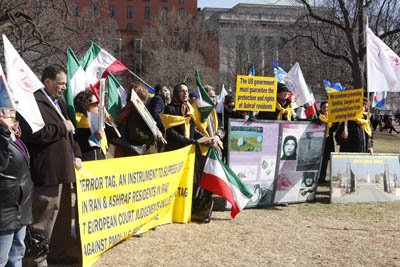 Demonstration before the White House 