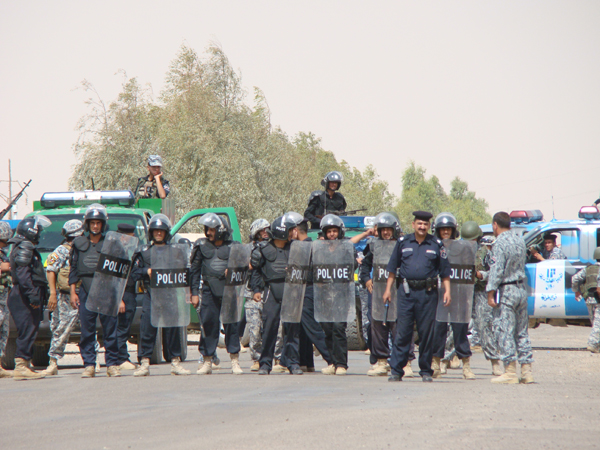 Iraqi police at the enterance of Camp Ashraf Iraqi police at the enterance of Camp Ashraf
