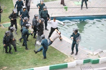 beating_21june2009_2 Iran: Artists protest and clash with regime suppressive forces