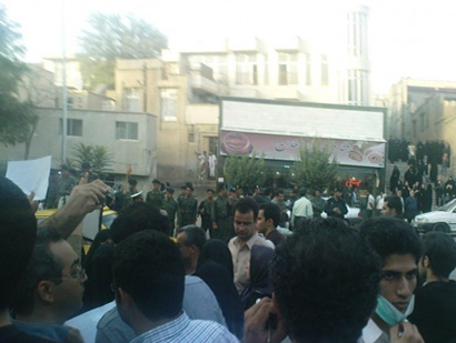 Thousands of residents of Kermanshah, and students and university professors on Thursday commemorated the 40th day of the martyrdom of Kianoush Asa Thousands of residents of Kermanshah, and students and university professors on Thursday commemorated the 40th day of the martyrdom of Kianoush Asa