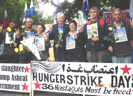 canada-sept15-hungerstrikers-kilgour David Kilgour (center) among hunger stikers in Ottawa