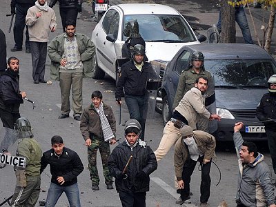 Plainclothes Agents attacked demonstrators in Tehran who are chanting Plainclothes Agents attacked demonstrators in Tehran who are chanting anti-regime slogans.