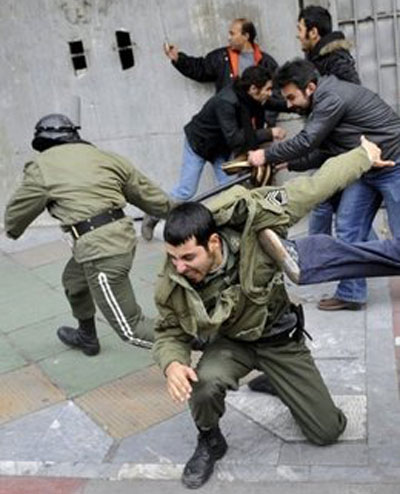 Anti-regime protestors beat Iranian regime's forces during clashes in central Tehran December 27, 2009 Anti-regime protestors beat Iranian regime's forces during clashes in central Tehran December 27, 2009