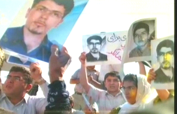 People of Kamyaran poured out in streets to show their anger against execution of Farzad Kamangar and other political prisoners People of Kamyaran poured out in streets to show their anger against execution of Farzad Kamangar and other political prisoners