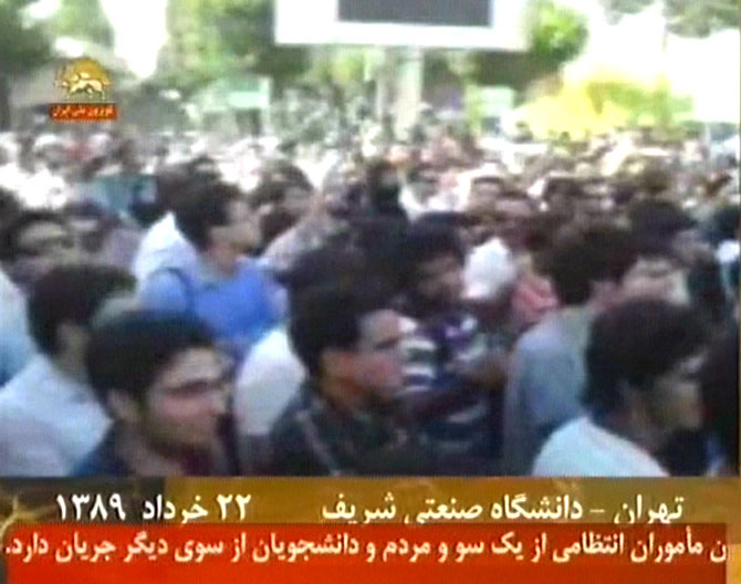 Demonstrations at Tehran, Sharif and Honar Universities Demonstrations at Tehran, Sharif and Honar Universities