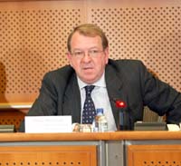 Looming deadline threatens to unhinge fragile Iraq peace Looming deadline threatens to unhinge fragile Iraq peace