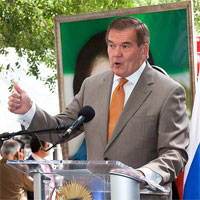 092211_iranun70_sJPG_900_54