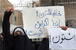 A protester holds a signe in Iran: "Mrs Ashton! Iran is not Ukraine" A protester holds a signe in Iran: "Mrs Ashton! Iran is not Ukraine"