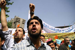 workers-protest-iran-300