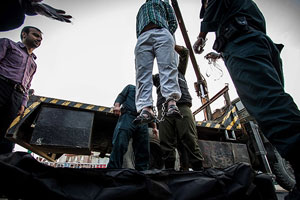 hanging-sari-iran-20140824