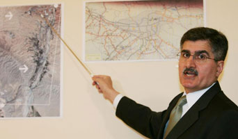 Ali Safavi of the National Council of Resistance of Iran in a 2005 press conference on Iranian regime's clandestine nuclear activities at Parchin and Lavizan-Shian.