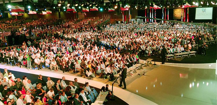 Iranians chant “Down with the dictator in Iran” in grand gathering in Parc des Expositions exhibition center on June 13, 2015 in Villepinte