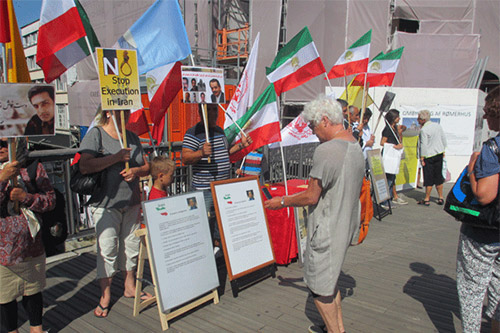  Supporters of the PMOI (MEK) in Denmark denounce executions in Iran