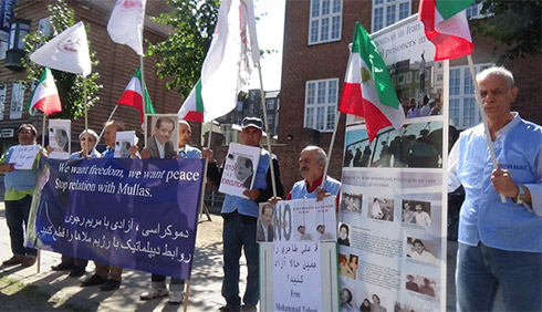  Supporters of the PMOI (MEK) in Denmark denounce executions in Iran