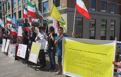  Supporters of the PMOI (MEK) in Denmark denounce executions in Iran