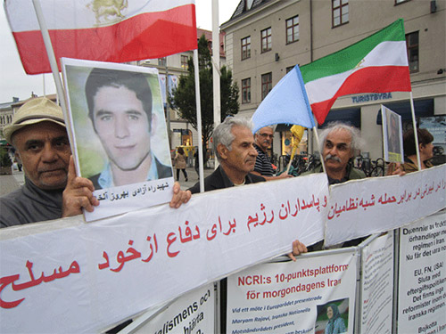 sweden1-500 Supporters of the PMOI (MEK) in Sweden condemn execution of Iranian Kurdish political prisoner Behrouz Alkhani in Iran. August 26, 2015