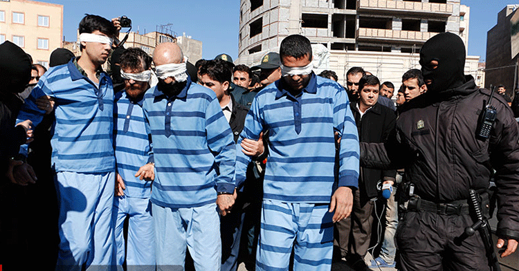 tabriz-parading-men-750