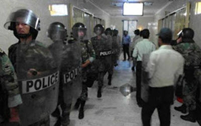 iran-prison-guards-conduct-400 iran-prison-guards-conduct-400