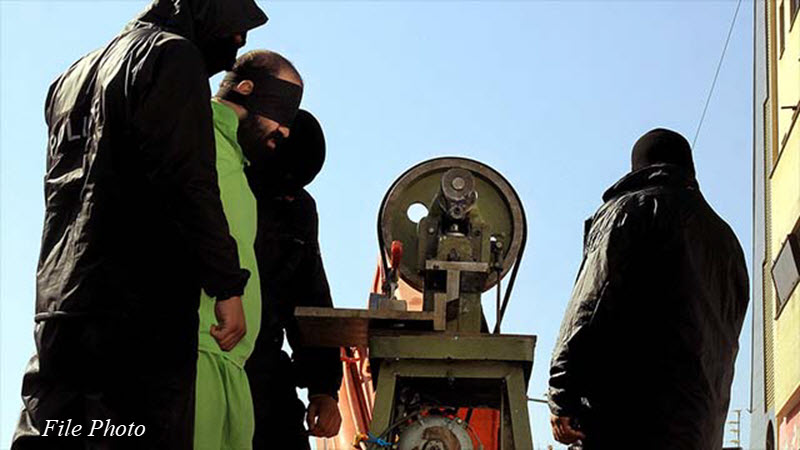 Iran-hands-cupped-sentences Iran-hands-cupped-sentences