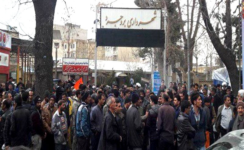 Workers at city of Borujerd Municipality (western Iran) 1396110916085221613167444