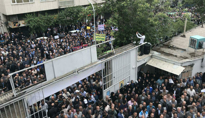 TEHRAN-Protest-gathering-in-front-of-Khaneh-Kargar-workers-syndicate-chanting-Hail-to-workers-Death-to-oppressors TEHRAN-Protest-gathering-in-front-of-Khaneh-Kargar-workers-syndicate-chanting-Hail-to-workers-Death-to-oppressors