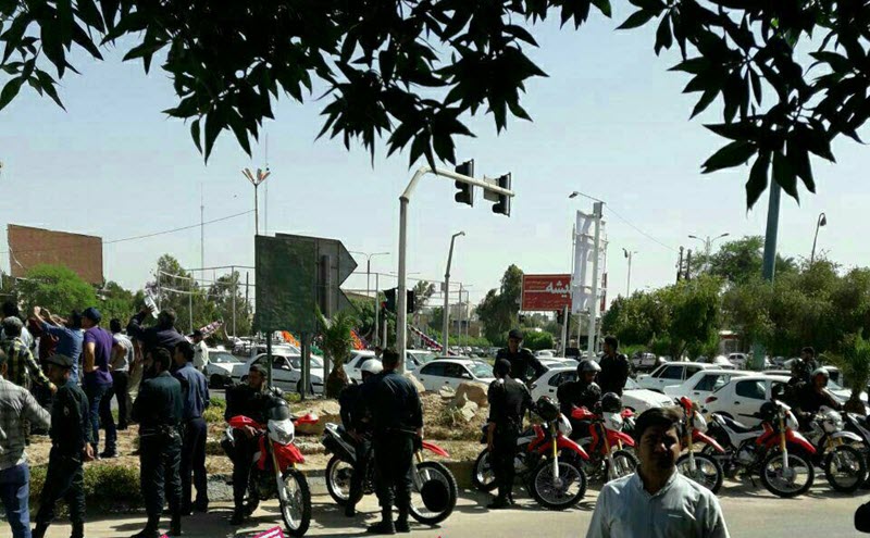 steel-workers-in-Ahvaz-1 Hundreds of steel workers in Ahvaz chant