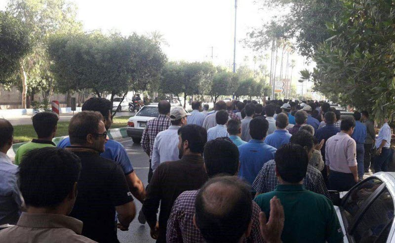 steel-workers-in-Ahvaz-2 Iran: Sixteenth Day of Strike by Alloyed Steel Workers