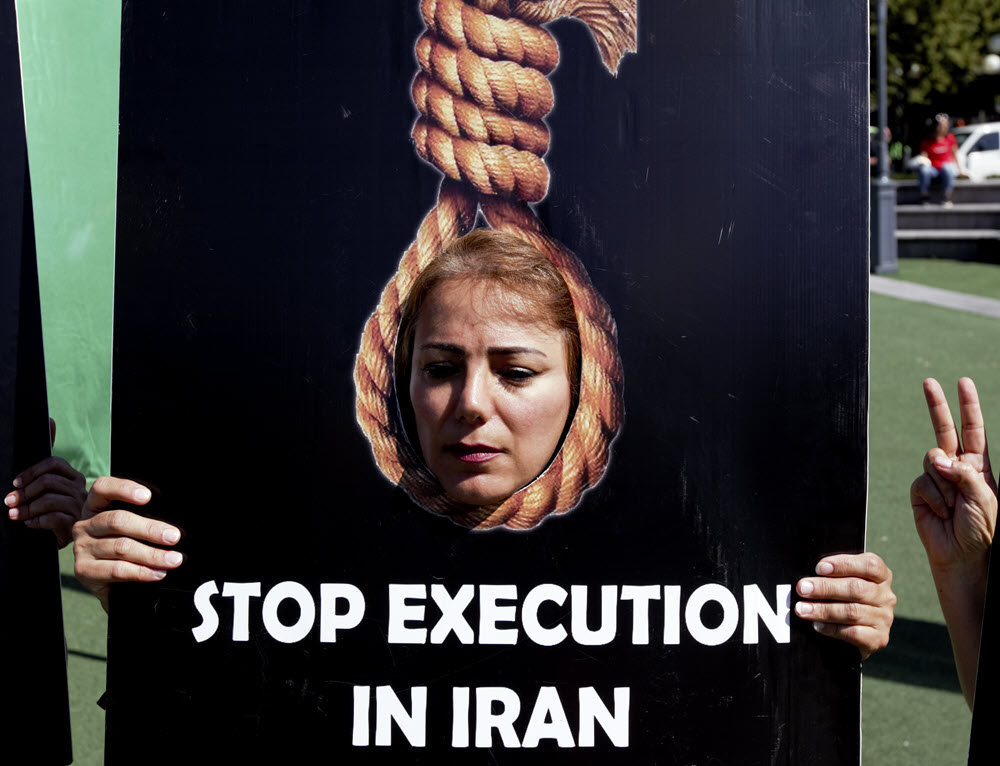 Iran_Regime_Hangs_2_Women_93_Women_Hanged_Under_Rouhani Iran Regime Hangs 2 Women; 93 Women Hanged Under Rouhani